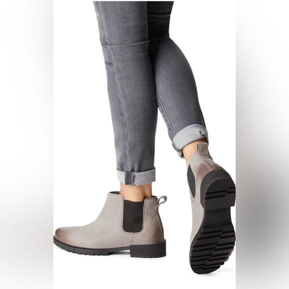 NWOT SOREL Women's Emelie II Chelsea Size: 9 Color: Quarry/Black - Picture 3 of 14